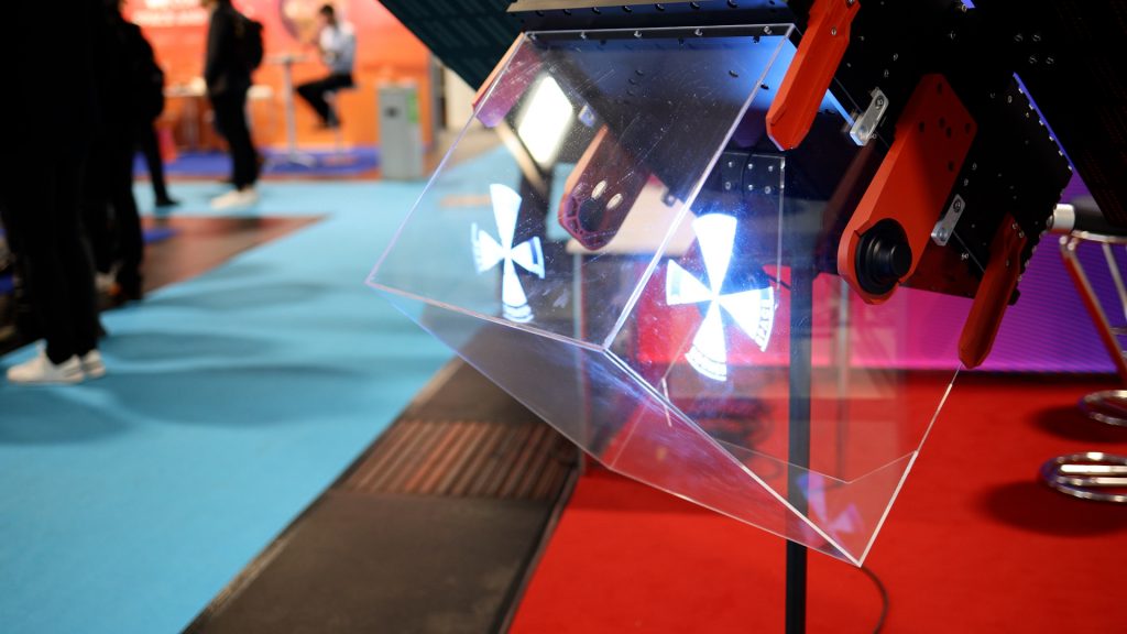 U-Space: Adaptable microsatellite platforms for innovative space constellations